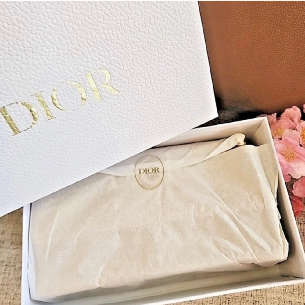 Dior Beige Rafia Woven Clutch with Gold Chain - Picture 2 of 4